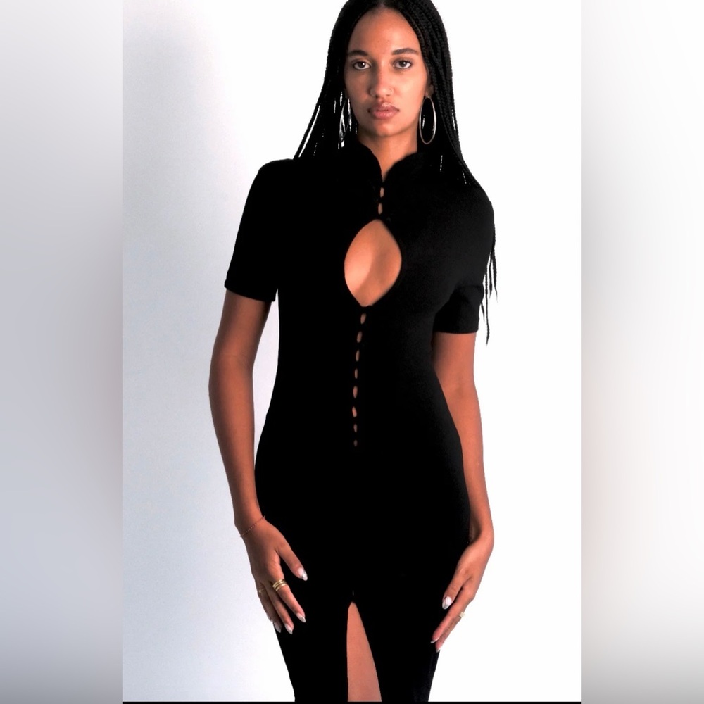 She is i - Shanghai - Elegant Black Midi Dress